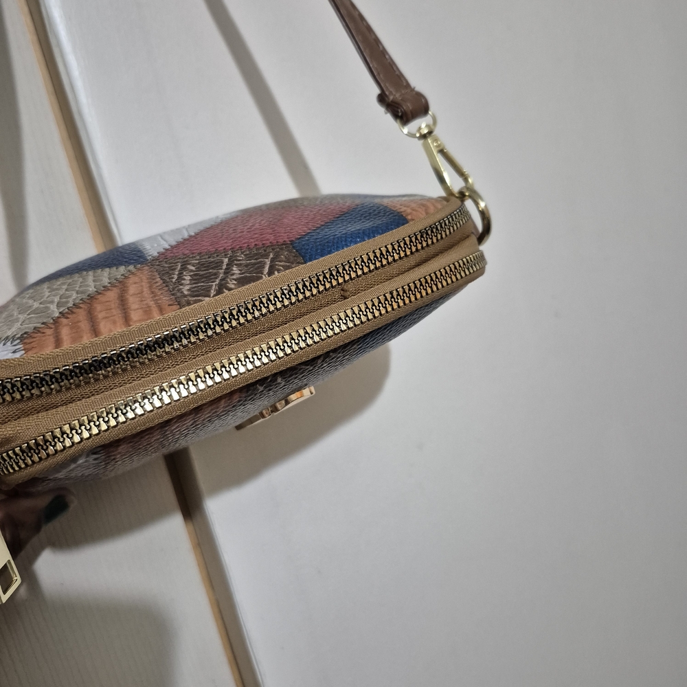 Geometric Patchwork Crossbody Bag - Picture 5 of 10
